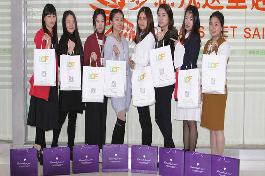 三月桃花，幸福女神节——熊猫体育欢庆三八妇女节