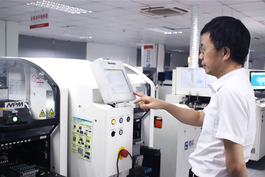 宝安日报报道：熊猫体育公司顾伟 三十载初心不改 深耕LED显示屏研发